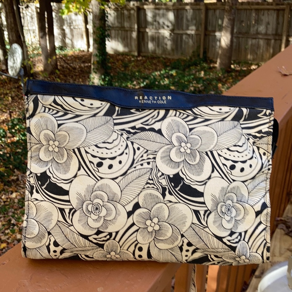 Reaction Kenneth Cole canvas and leather bag